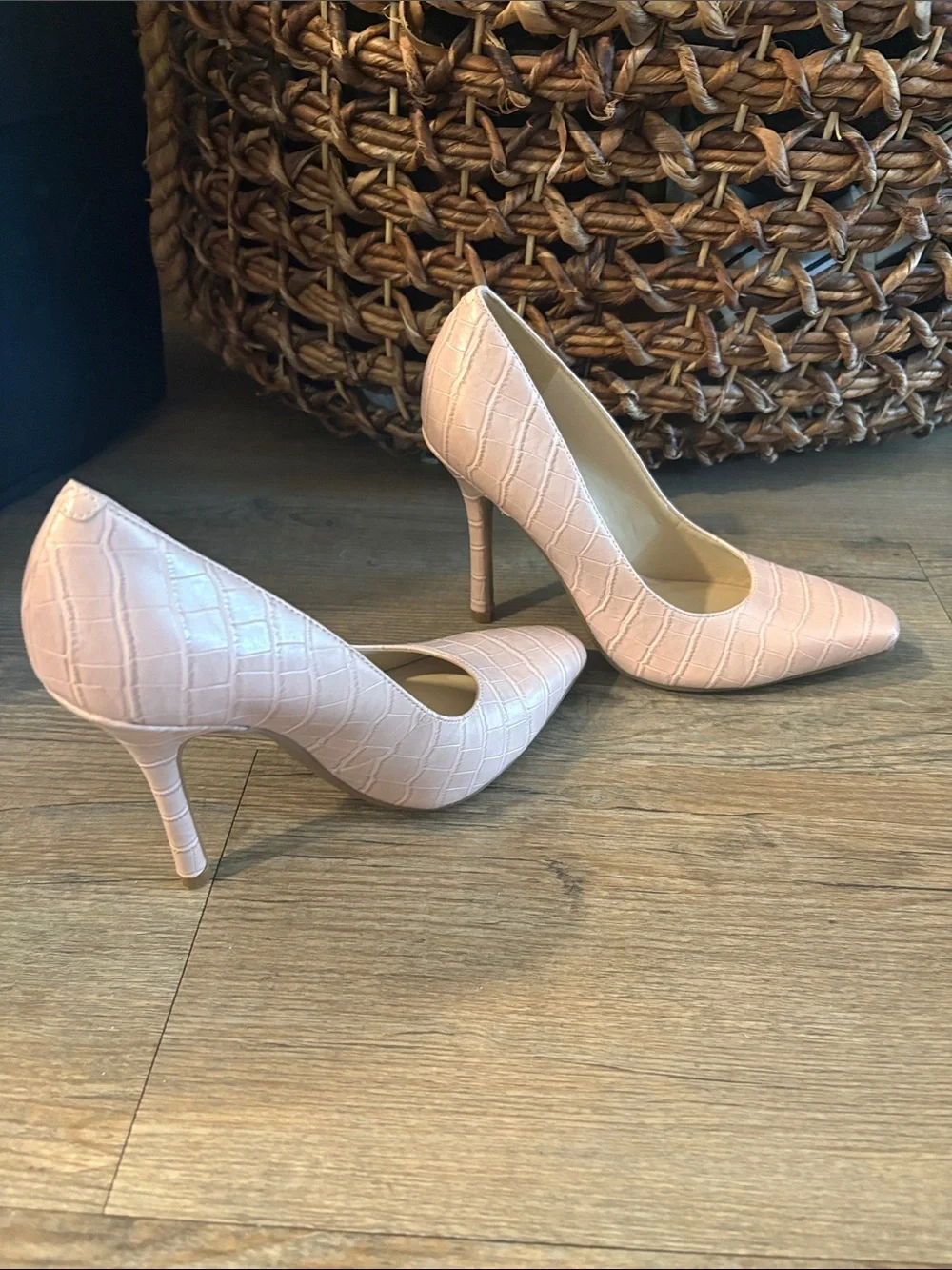 Nine West Blush Croc-Embossed Women's Pumps